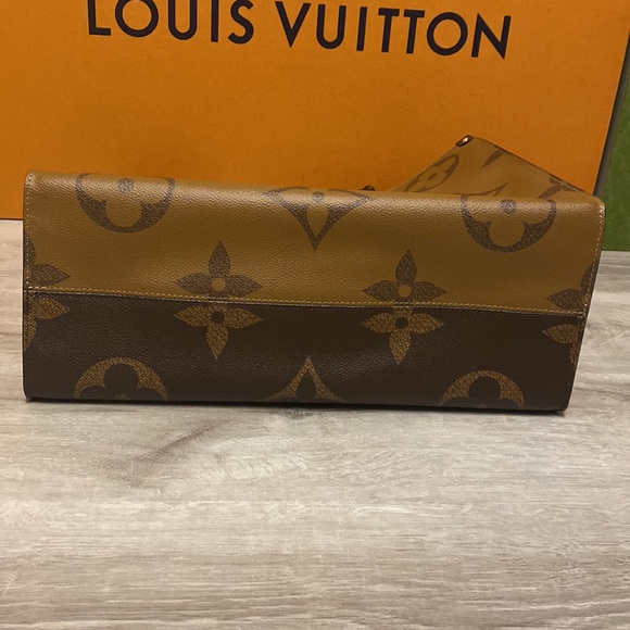 Louis Vuitton Onthego Reverse Monogram - Pre-Fall Edition with Monogram Straps - Picture 13 of 13